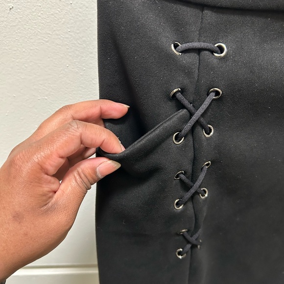 Black skirts with double slits and small pockets - Picture 3 of 4